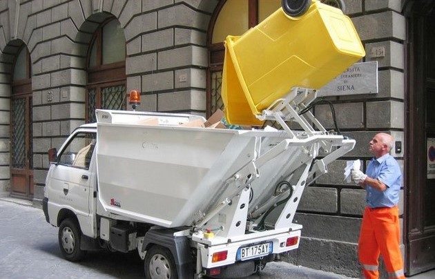 invalidska-kolica-na-plazi-kamioni-za-prikupljanje-otpada-neobicne-stvari-koje-cete-pronaci-samo-u-italiji-foto-03.jpg